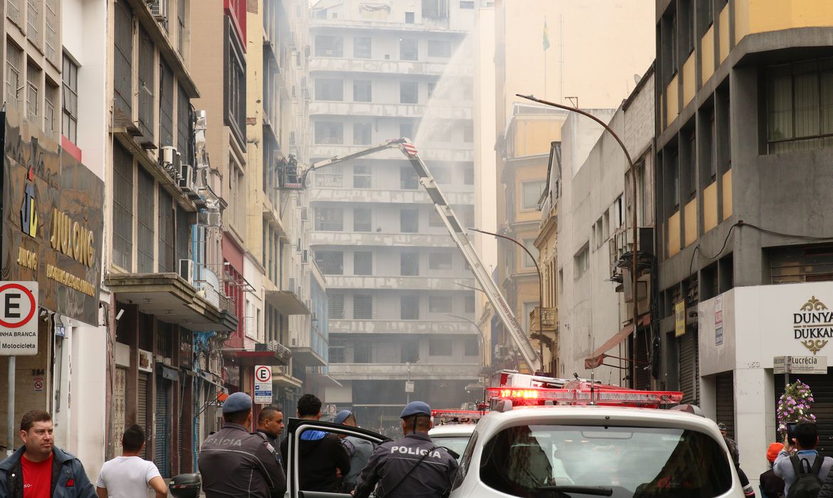 Incêndio no centro de São Paulo. Foto: Rovena Rosa/Agência Brasil